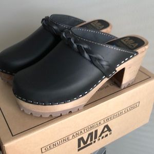Black Leather Clog